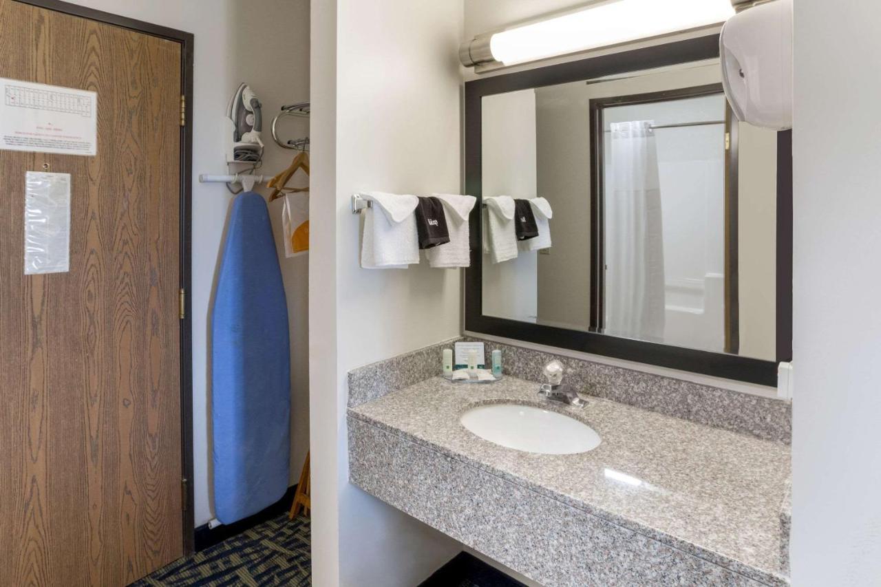 Quality Inn Rochelle Exterior photo