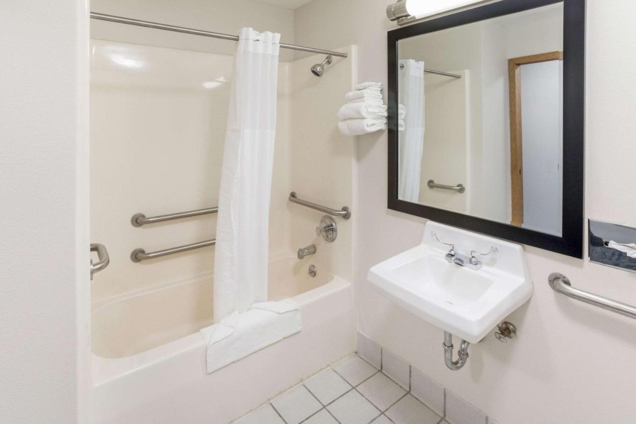 Quality Inn Rochelle Exterior photo